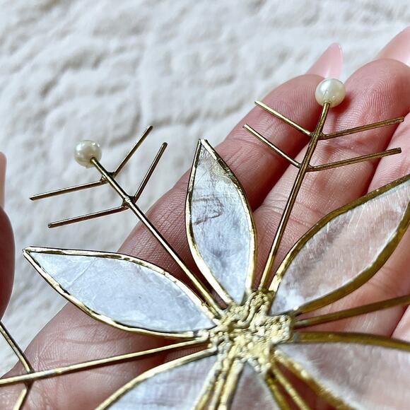 Vintage Christmas Mother-of-Pearl Gold-Tone Snowflake Holiday Ornament - Picture 5 of 15